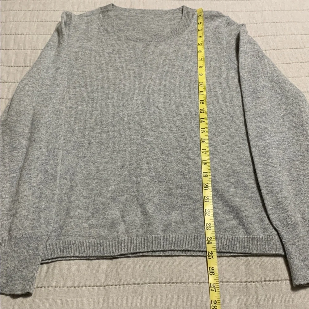 J.Crew Women’s Classic Gray Medium Crewneck Cashmere Long Sleeve Sweater